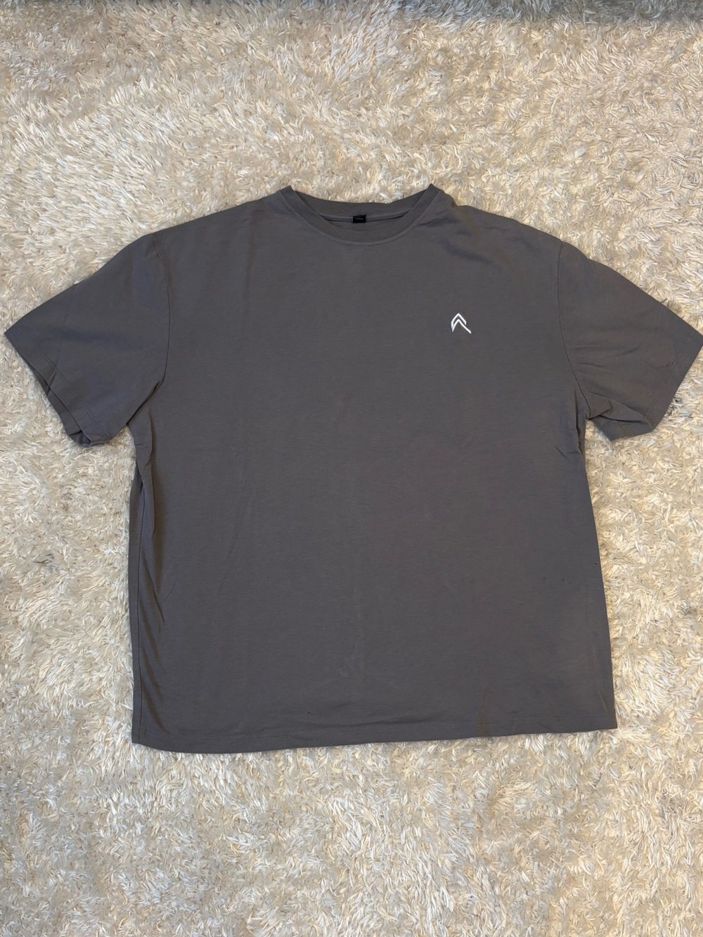 This t-shirt combines an everyday style with comfort, allowing you to move freel